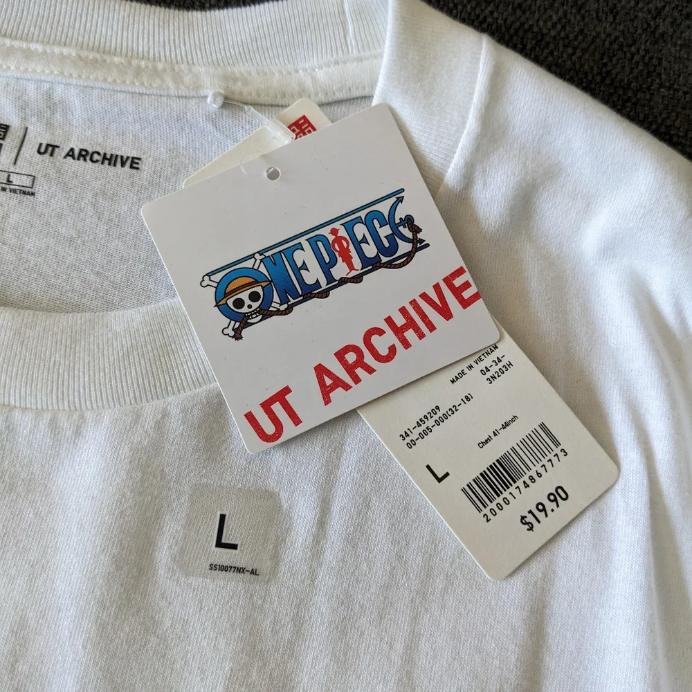 One Piece Uniqlo T-Shirt Size L - Picture 2 of 2